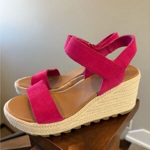 Sorel womens Cameron wedge  fuschia Sandals size 6.5